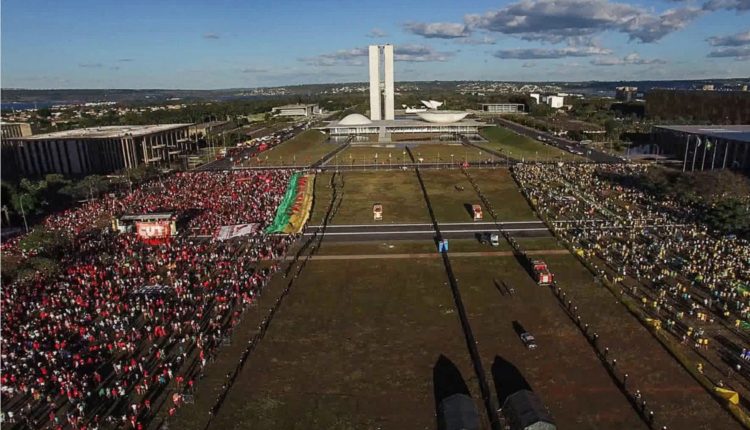 Al filo de la democracia