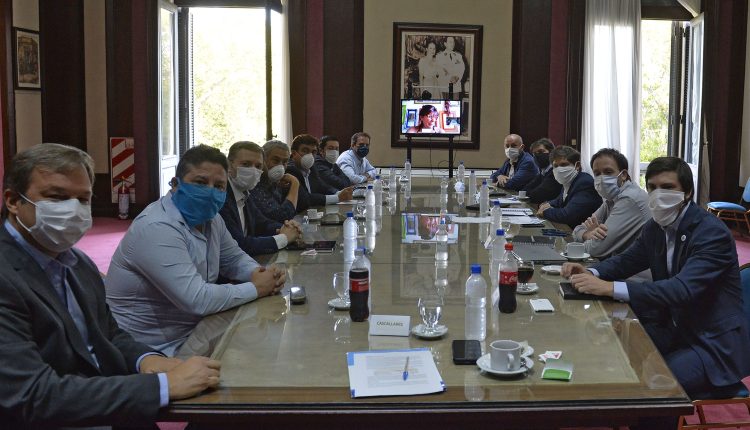 Axel Kicillof con intendentes - municipios