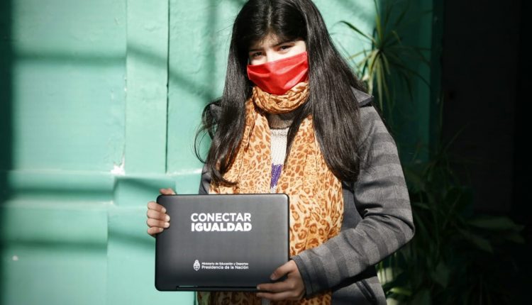 Entrega de netbooks en Avellaneda