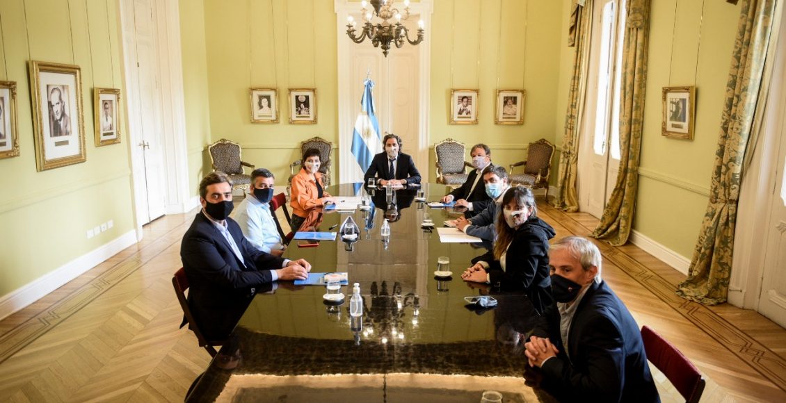 MAYRA MENDOZA JUNTO A SANTIAGO CAFIERO EN FIRMA DE CONVENIO PARA FORTALECER LA MODERNIZACIÓN DIGITAL DEL MUNICIPIO (4)