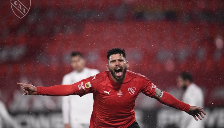 Independiente visita Rosario para volver a la cima del torneo.