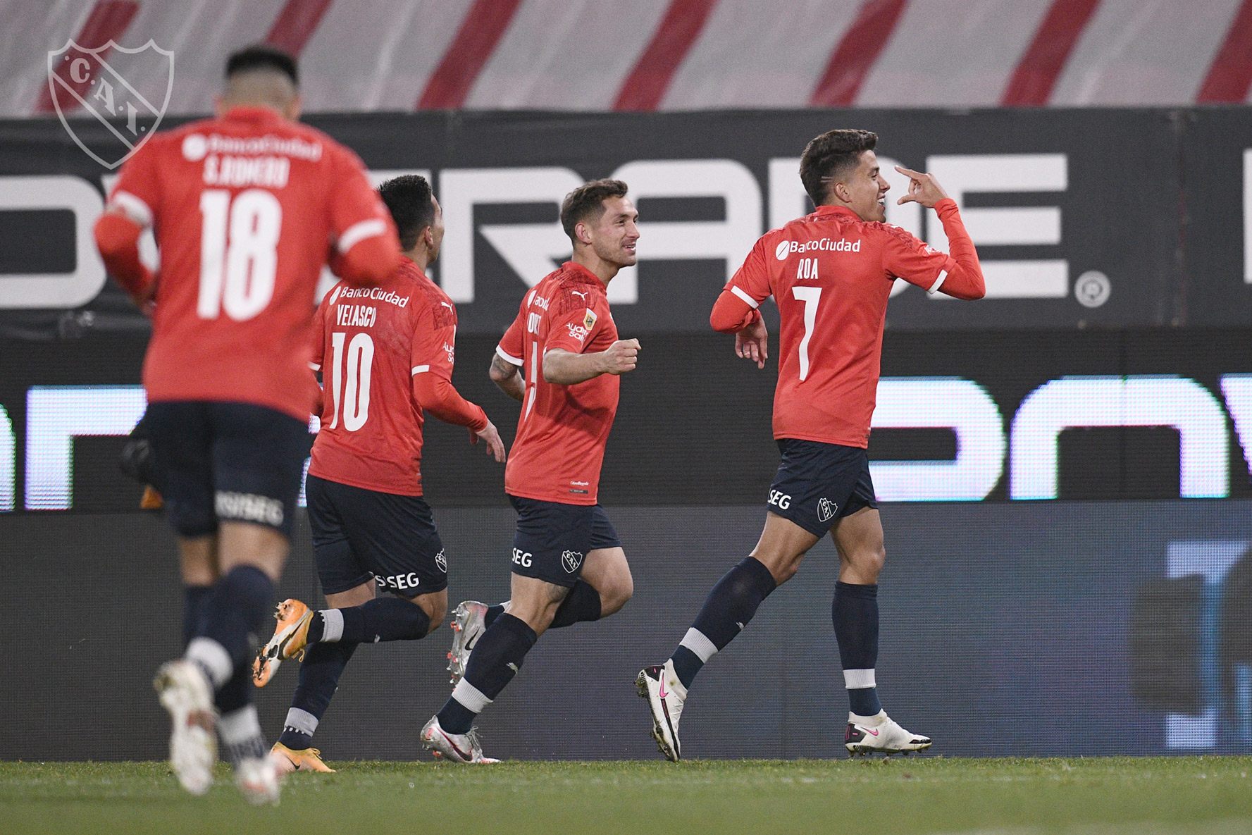 Independiente defiende la punta del campeonato ante Platense mientras que Racing recibe a Sarmiento en el Cilindro de Avellaneda