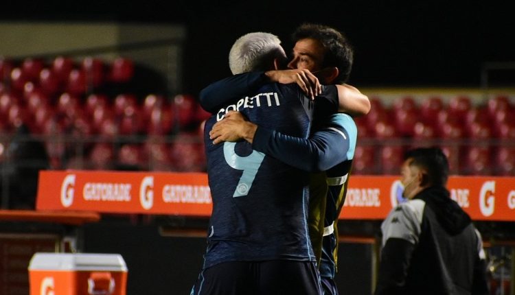 Racing enfrenta a Vélez por la Liga Profesional