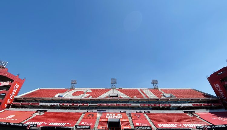 Indendiente enfrenta a Gimnasia de La Plata