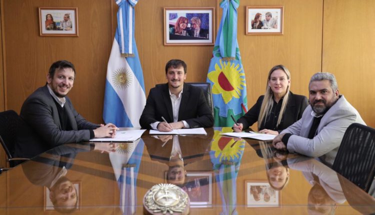 Avellaneda firmó convenio para comprar insumos de limpieza urbana